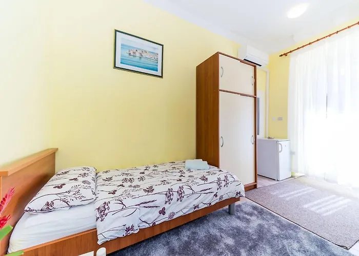 Katja & Lara - Twin Katja