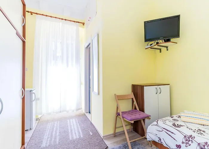 Katja & Lara - Twin Katja Lejlighed