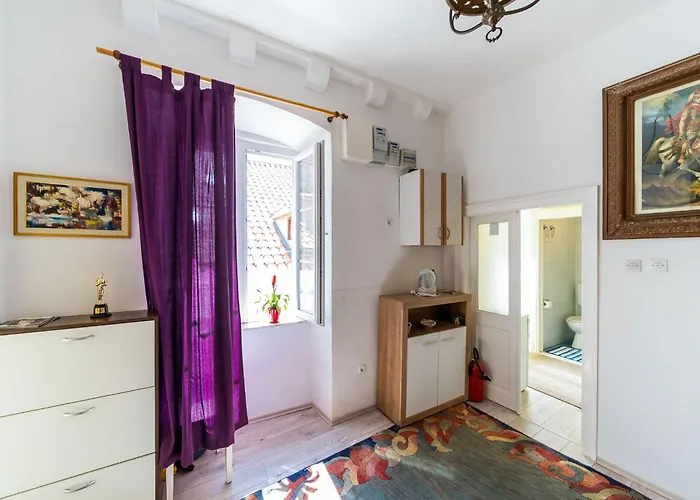 Katja & Lara - Twin Katja Lejlighed *