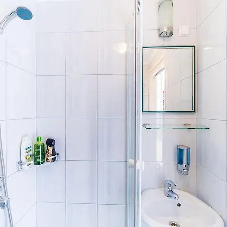 Katja & Lara - Twin Katja Ντουμπρόβνικ