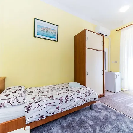 Katja & Lara - Twin Katja